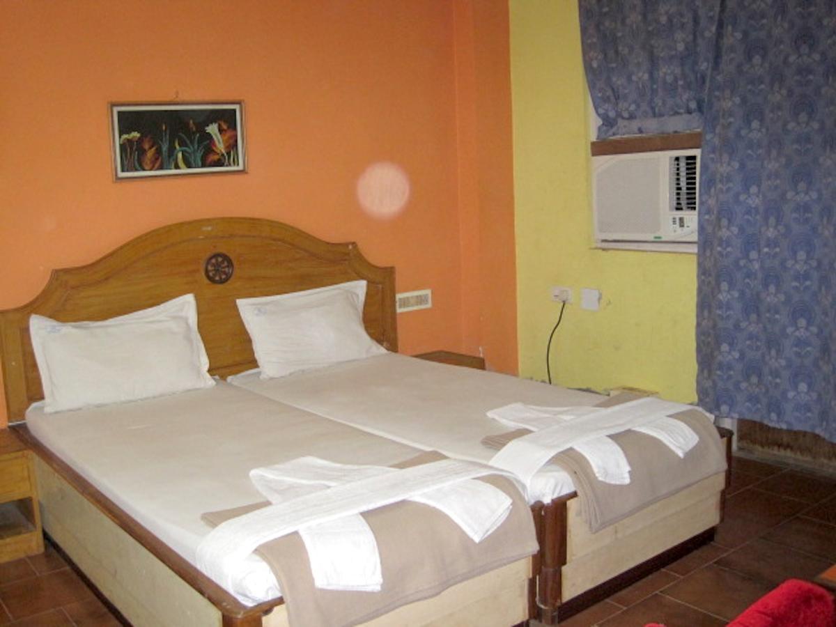 Hotel Arya Palace Puri Exterior foto