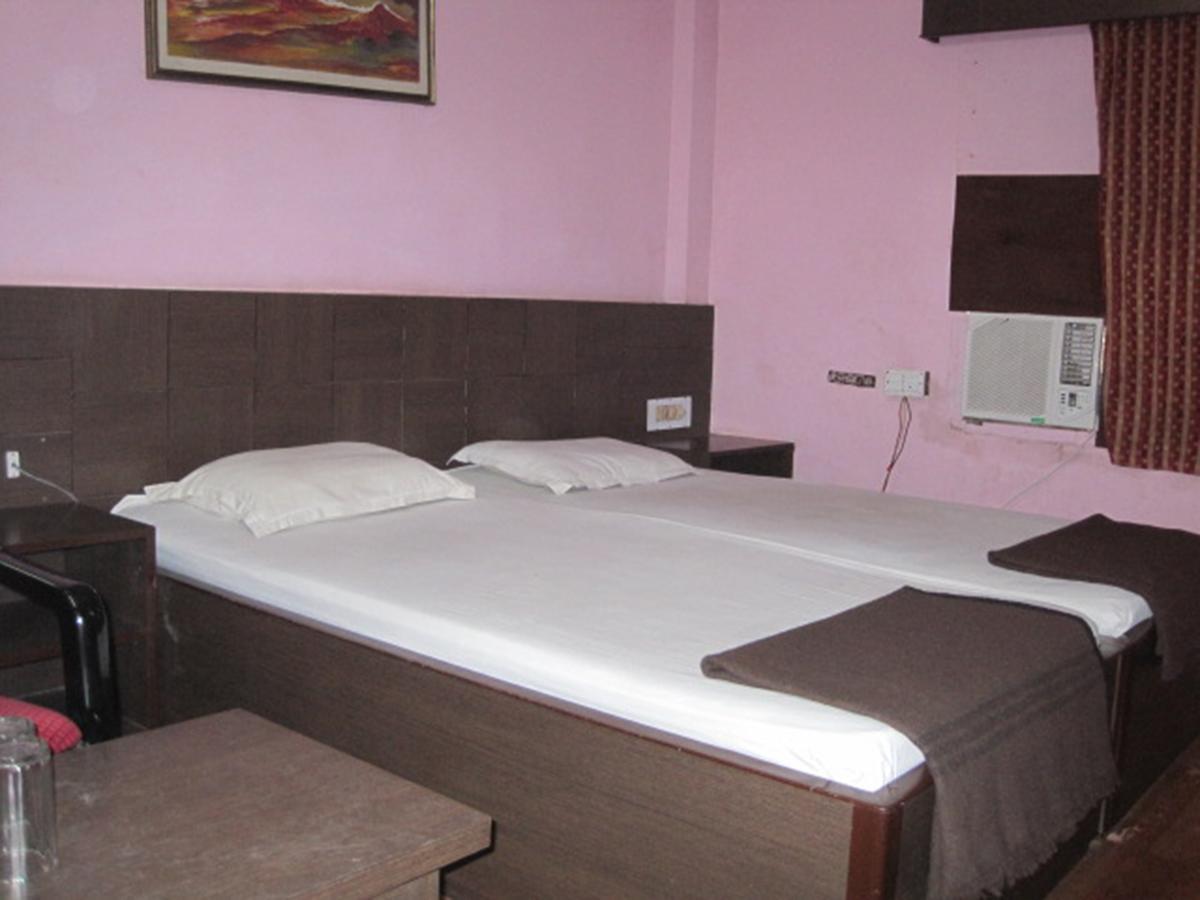 Hotel Arya Palace Puri Exterior foto